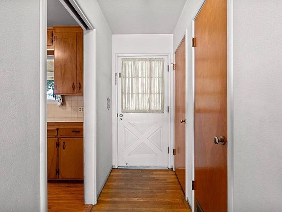 3rd image of 2409 Dana Ln