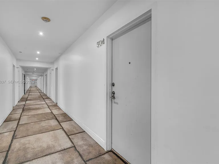 575 Crandon Blvd #504 — Photo 37