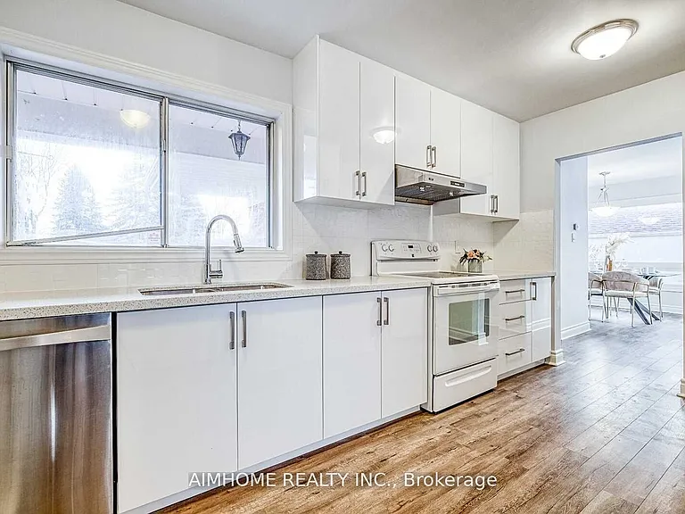 26 Frances Cres — Photo 2