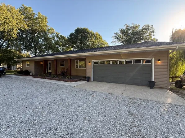 1316 N 1350 East Rd, Shelbyville, IL 62565