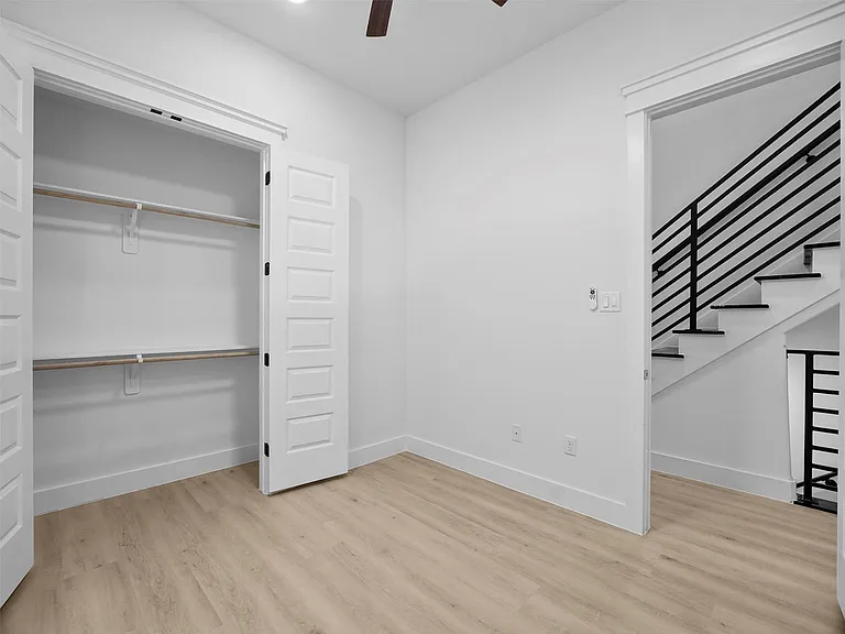 821-821 N Loop Ctr S #1 — Photo 11
