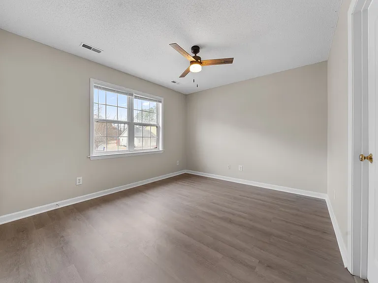 Cambridge Apartments — Photo 14