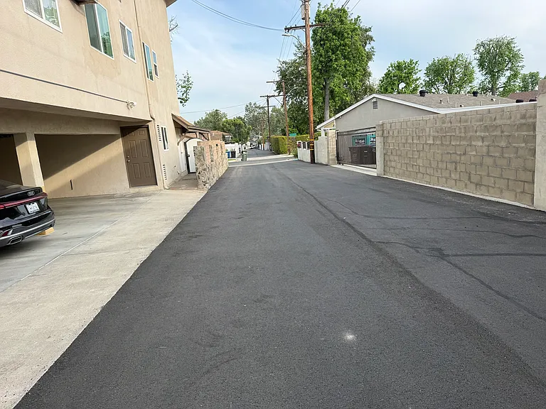2601 N Glenoaks Blvd #E — Photo 32