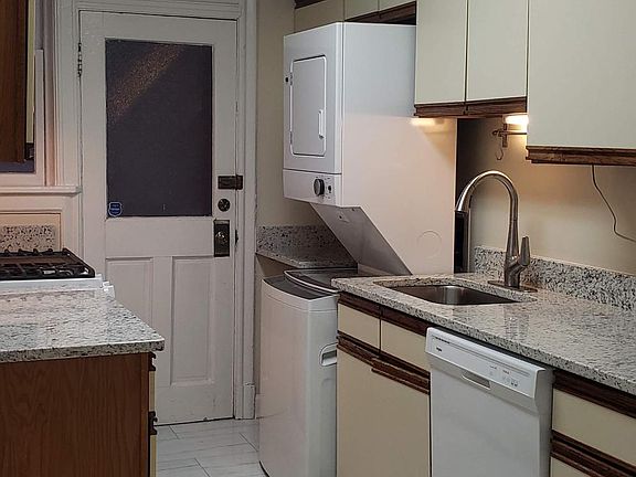 3rd image of 503 N Arthur Ashe Blvd #10