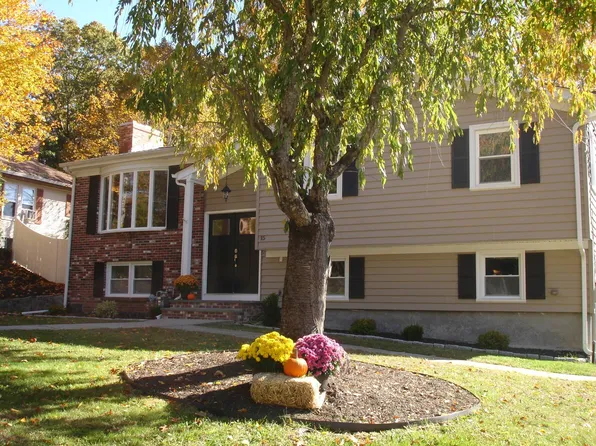 15 Woodland Ave, Smithfield, RI 02917