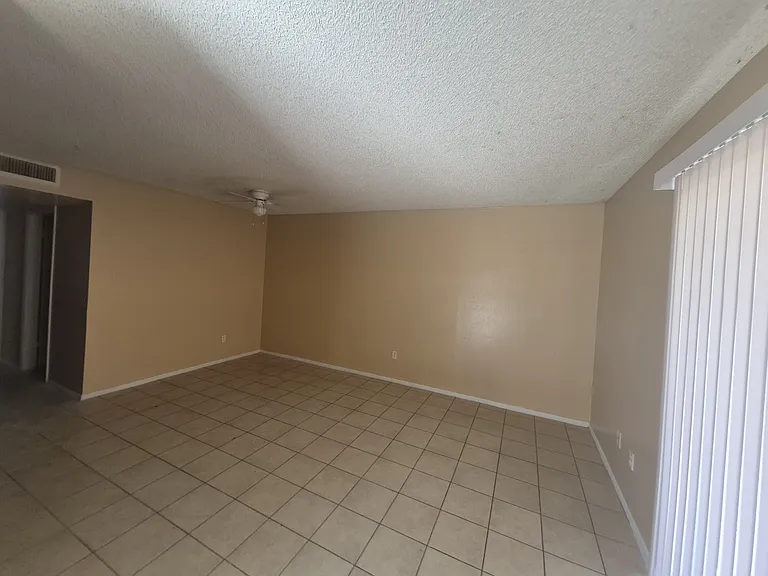 645 W Rio Salado Pkwy #D — Photo 1