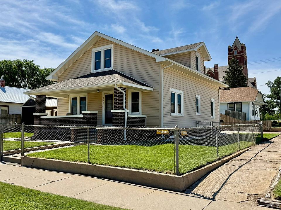1st image of 310 E 4th St