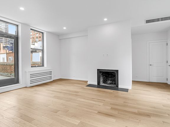 3rd image of 160 E 48th St #Penthouse Q1