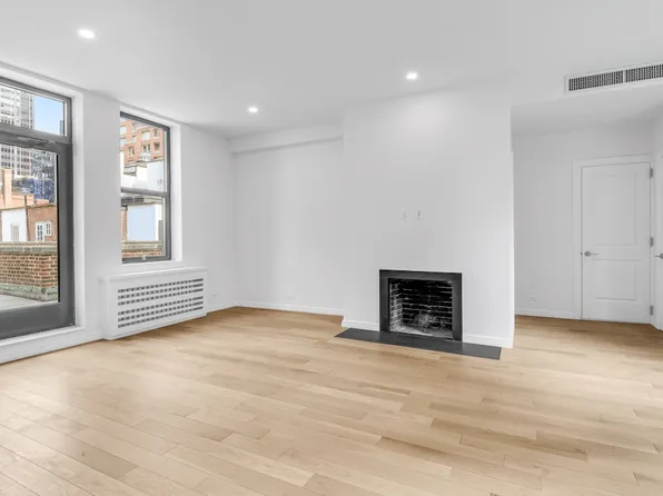 160 East 48th Street image 1 of 12