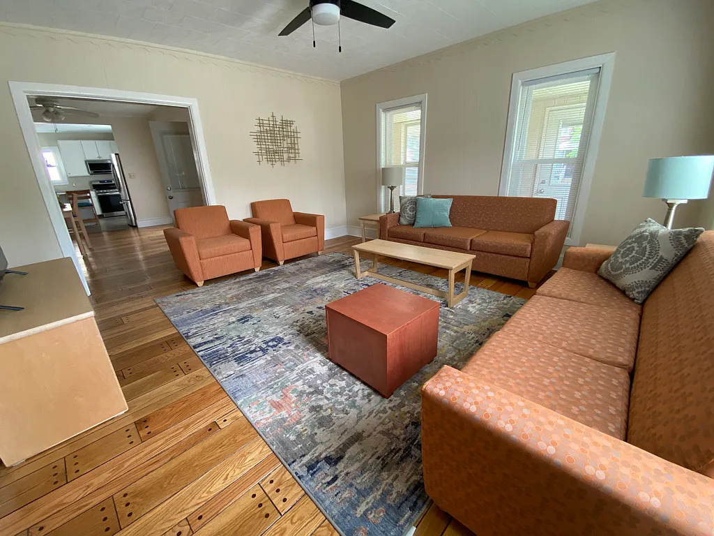1202 Memorial Avenue - 1 — Photo 1
