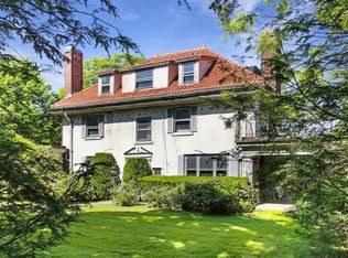 374 Stratton Rd, New Rochelle, NY 10804