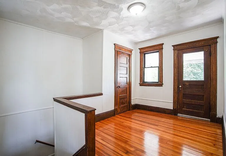 11-13 Newman St #3 — Photo 6