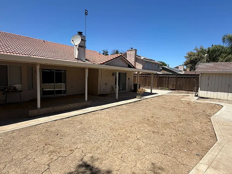 1648 Alberta St — Photo 17