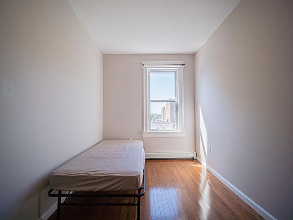 5th image of 39 Romaine Ave Floor 2