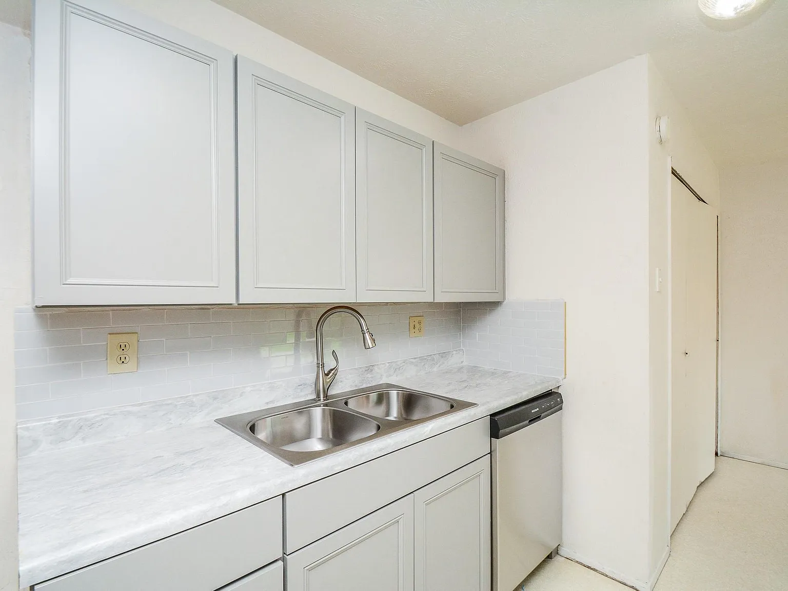 3 bed, 2.0 bath, 1502 sqft, $1,750 — Photo 3