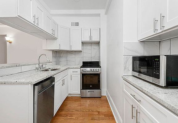 2nd image of 200 W 70th St APT 2G