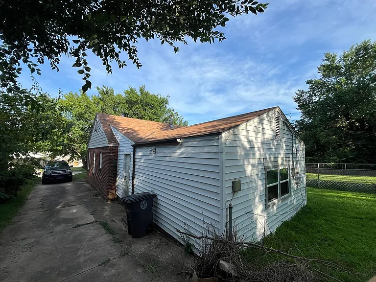 728 N Marion Ave — Photo 33