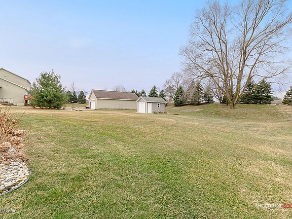 4th image of 9494 Deerway Ct