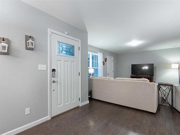 3rd image of 2192 Pheasant Run Dr