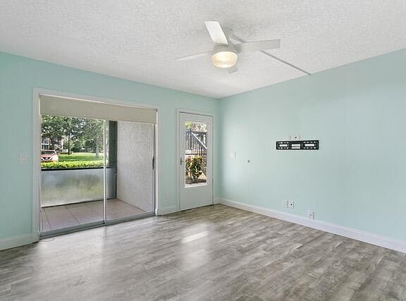 4th image of 6479 Chasewood Drive #B
