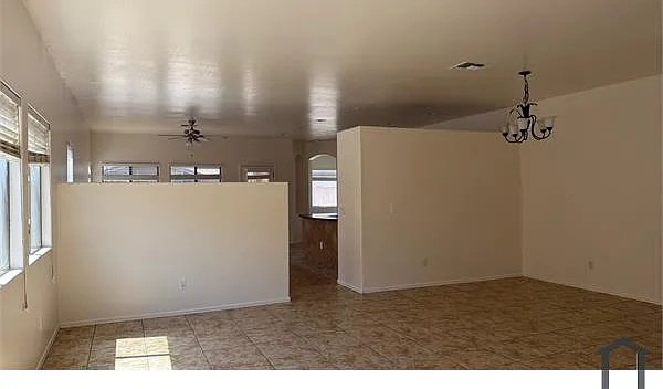 10135 W Parkway Dr — Photo 2