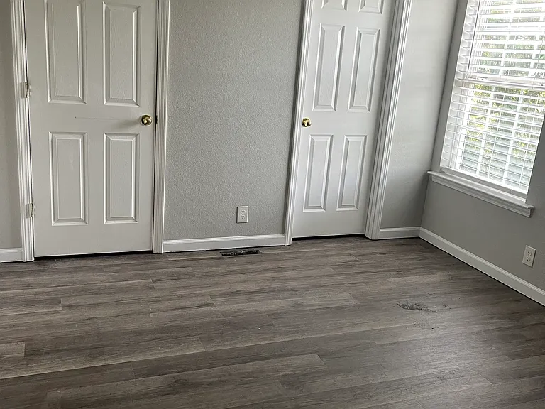 2221 S Rutherford Blvd — Photo 6
