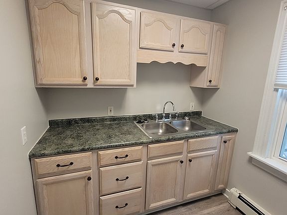 3rd image of 225 Pleasant St