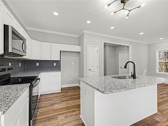 2nd image of 411 Motif Ln