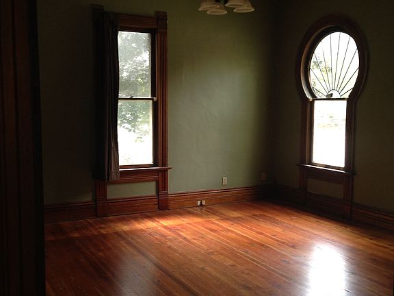2nd image of 377 W Main St