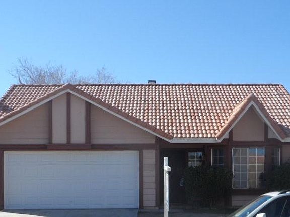 3rd image of 36907 Hillcrest Dr