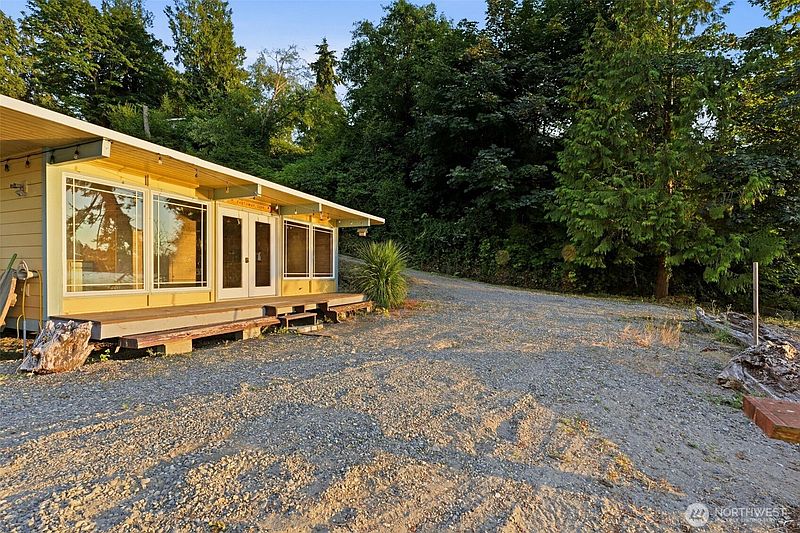 4th image of 1303 38th Avenue Ct NW