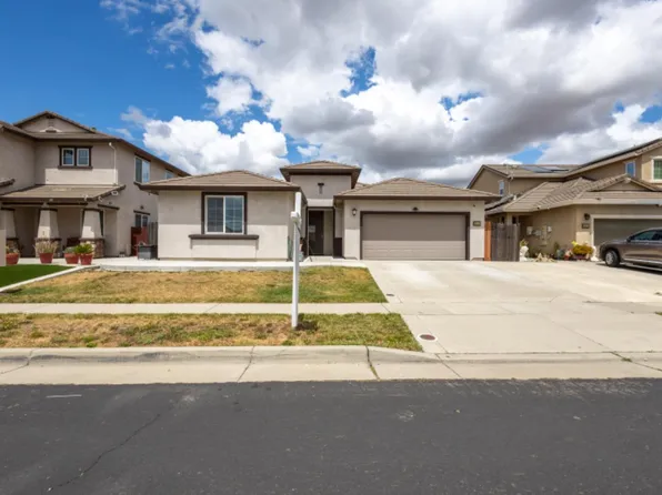 9581 Ballinger Dr, Sacramento, CA 95829