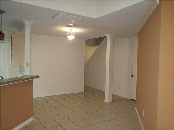 3rd image of 2 Country Club Pl