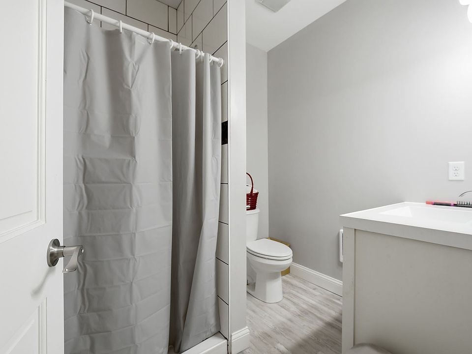 1st image of 1 Whites Pl #102