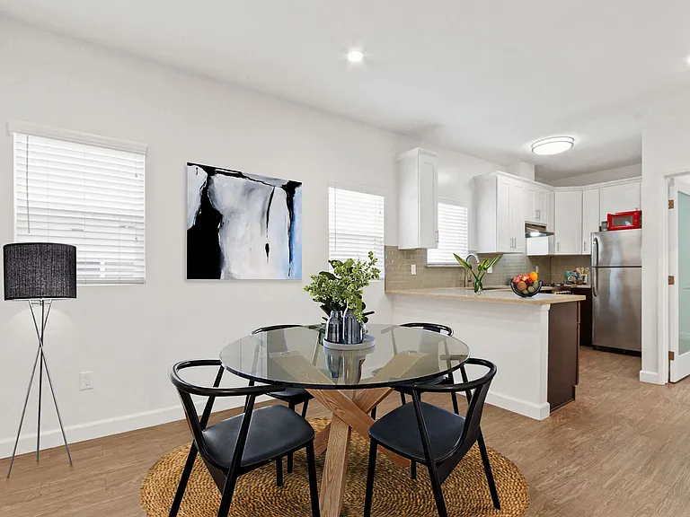 Barton Apartments — Photo 7