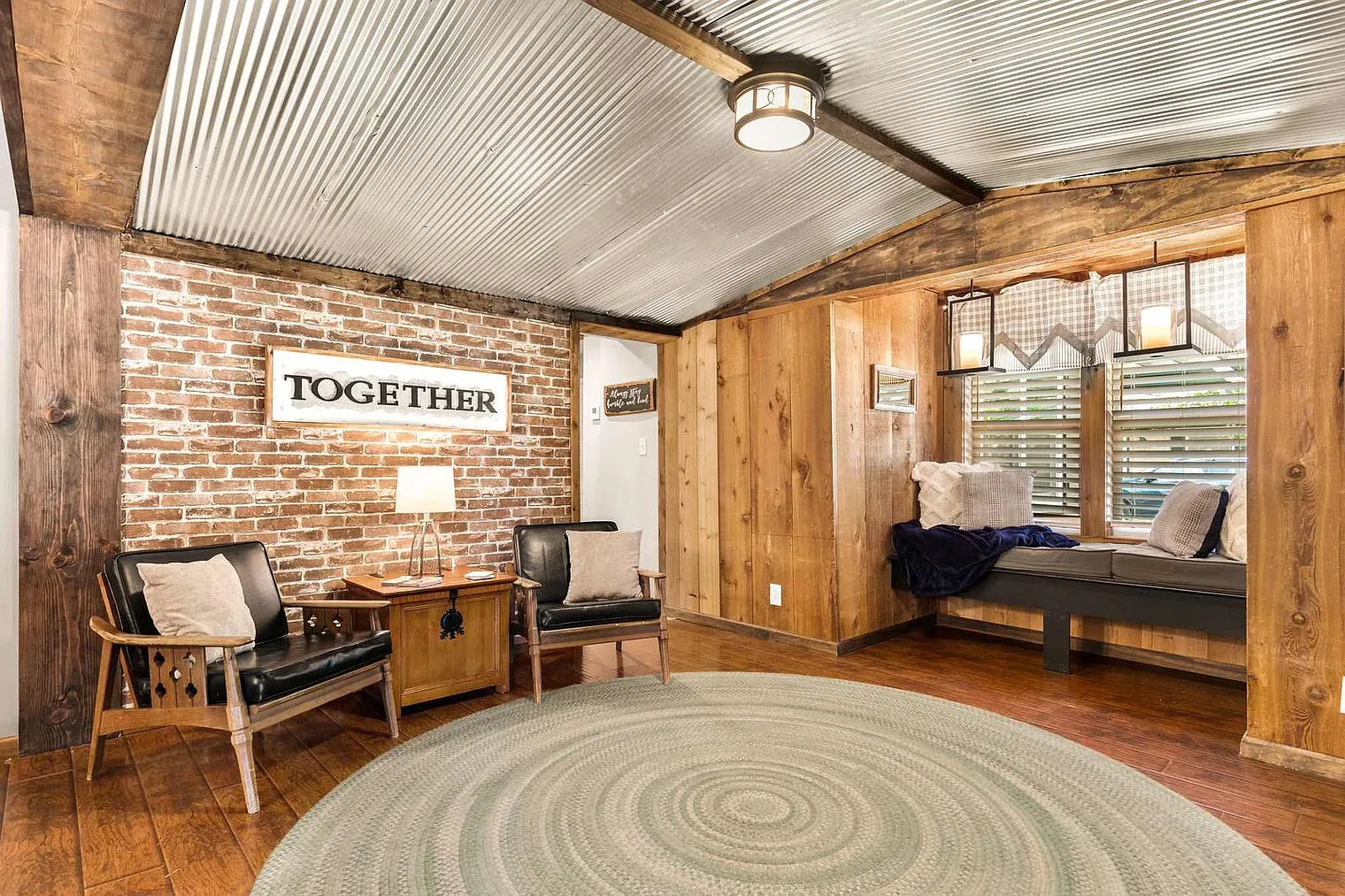 4 bed, 2.0 bath, 2098 sqft, $7,897 — Photo 4