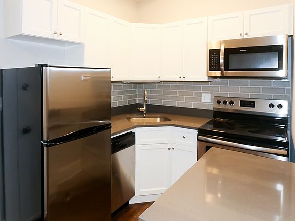 3rd image of 817 W Lakeside Pl APT 501