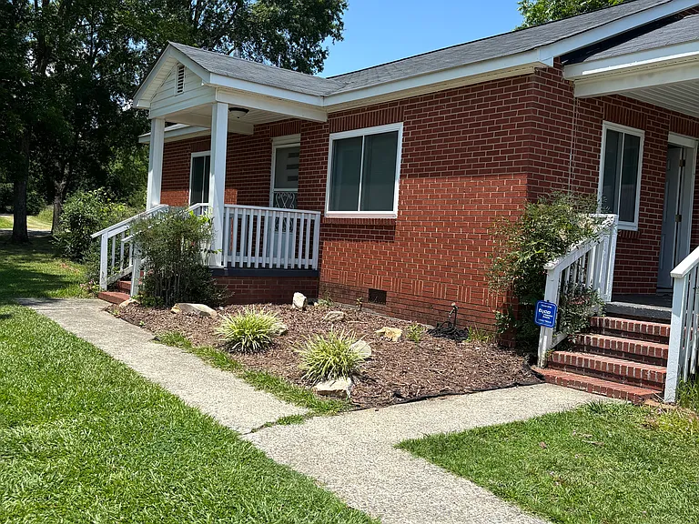 13905 Fairview Rd — Photo 1