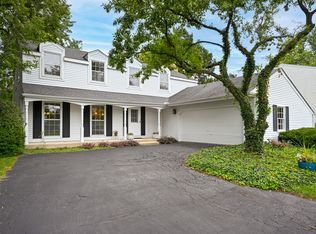 2041 Greensboro Dr, Wheaton, IL 60189