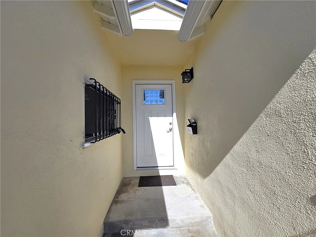 4 bed, 1822 sqft, $4,950 — Photo 2