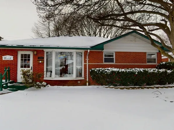 22038 Visnaw St, Saint Clair Shores, MI 48081
