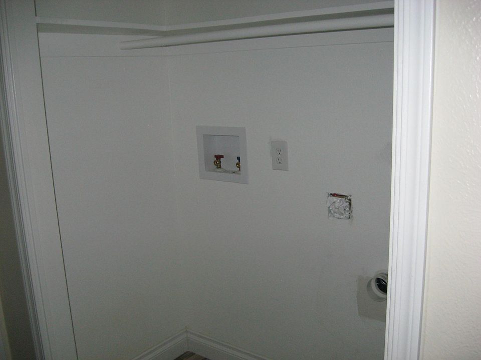 1st image of 918 W Monterosa St