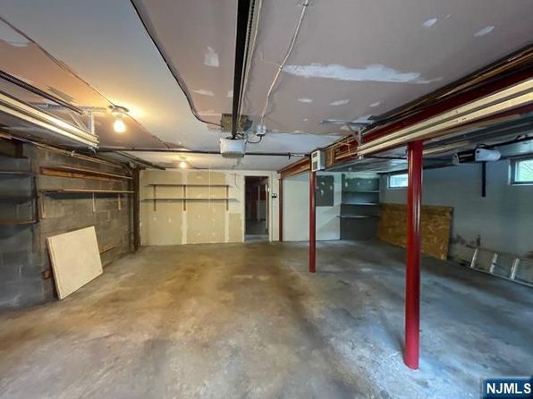 71 McCoy Rd, Oakland, NJ 07436