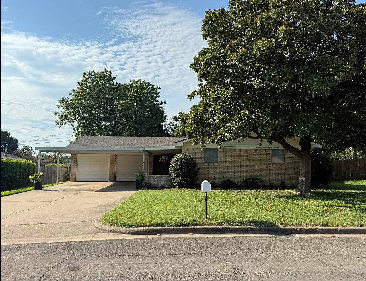 3 bed, 2.0 bath, 1415 sqft, $2,050 — Photo 1