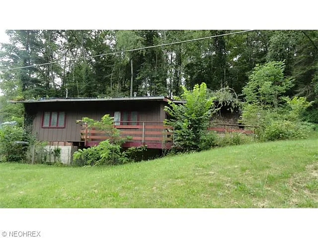 8622 Maple St SW photo 1
