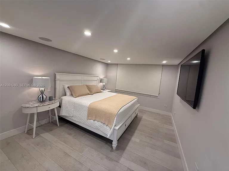 5555 Collins Ave #12C — Photo 19