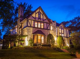 6715 Hillcrest Dr, Wauwatosa, WI 53213