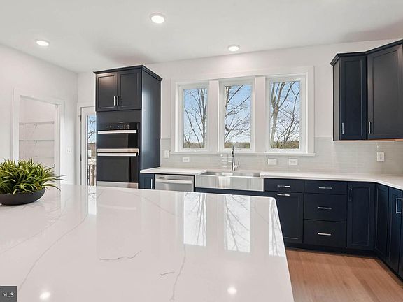 4th image of 1134 Crested Wood Dr