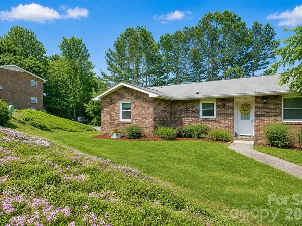 114 Falling Waters Rd APT 2, Hendersonville, NC 28792