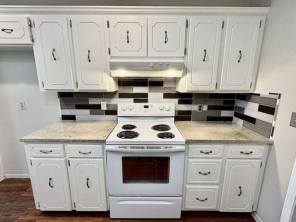 4th image of 405 E 21st Ct